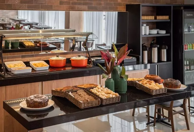 ホテル Intercity Sao Leopoldo