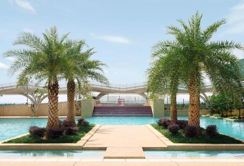 Movenpick Hotel & Convention Centre Klia