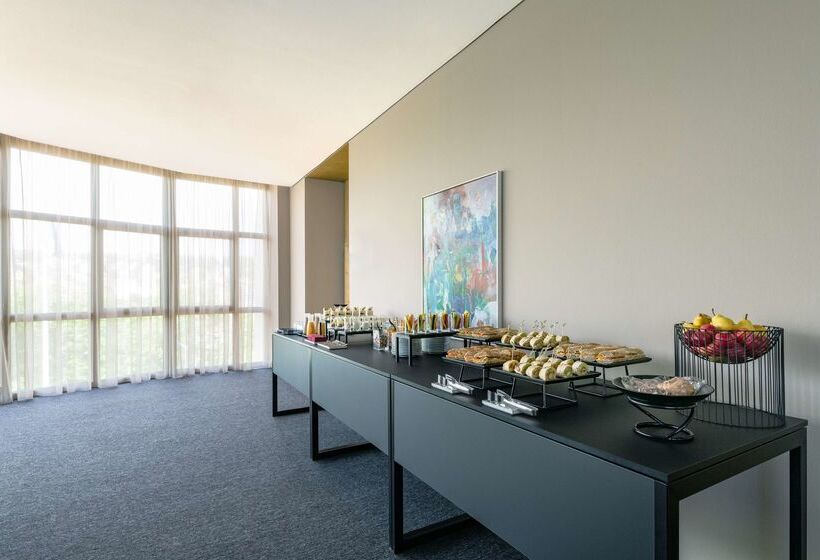 هتل NH Collection Prague