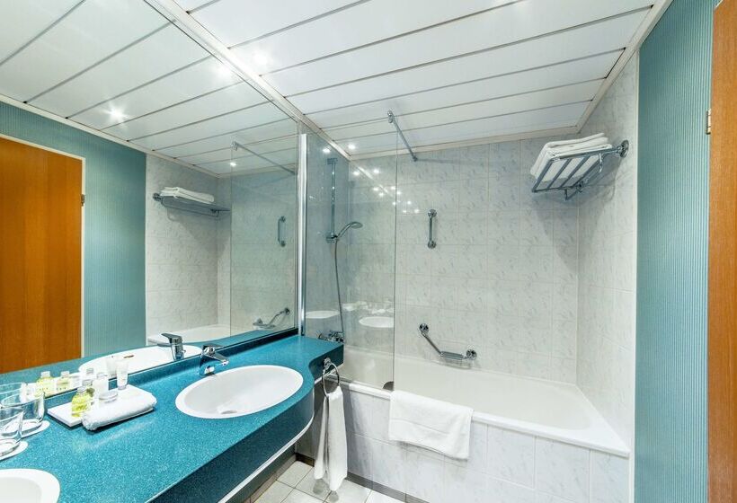 هتل NH Collection Prague