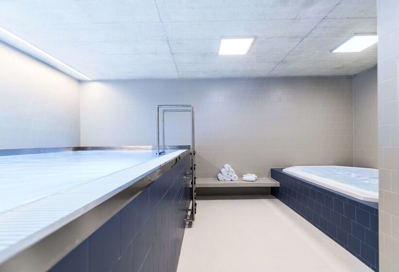 هتل NH Collection Prague