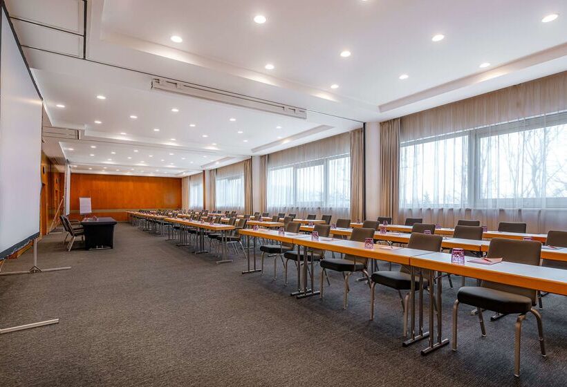 هتل NH Collection Prague