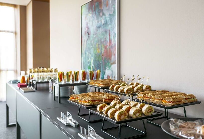 هتل NH Collection Prague