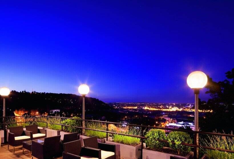 هتل NH Collection Prague