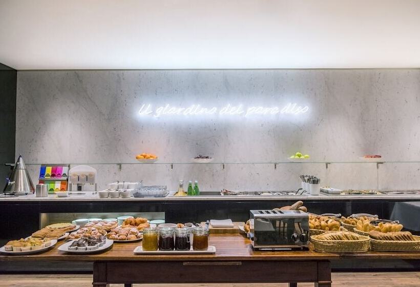 هتل NH Collection Prague