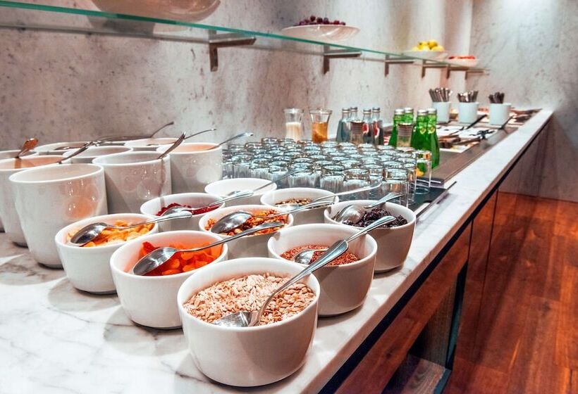 هتل NH Collection Prague