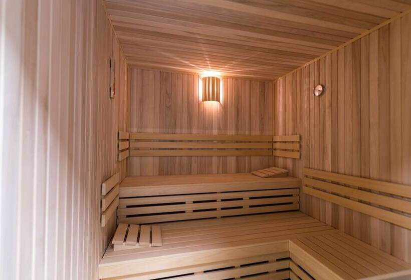 هتل NH Collection Prague