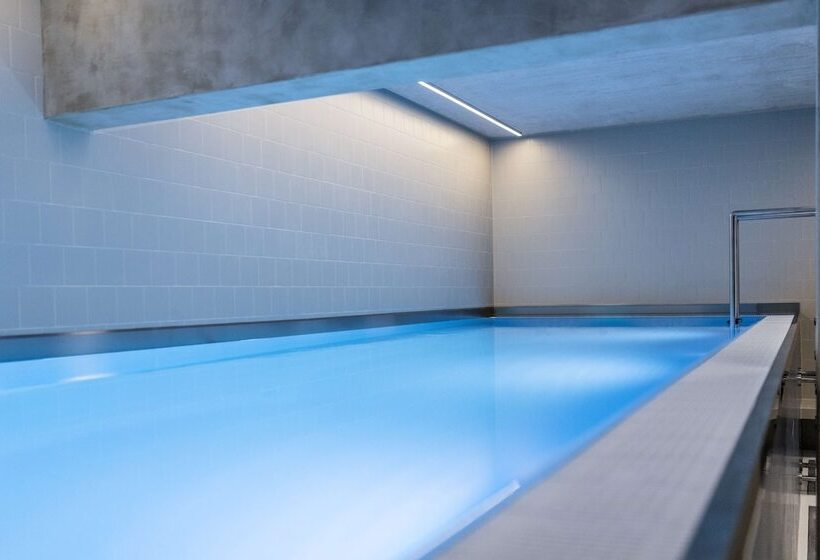 هتل NH Collection Prague