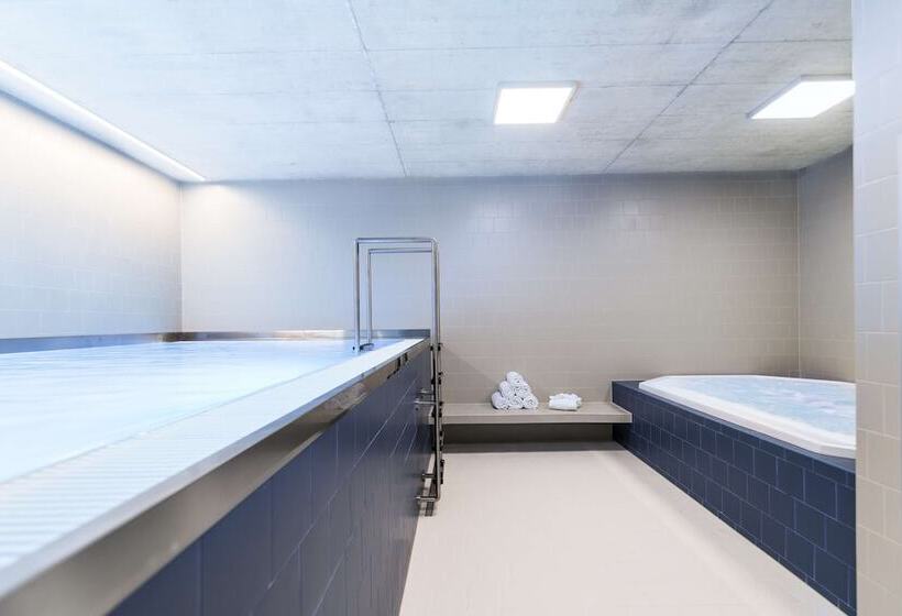 هتل NH Collection Prague