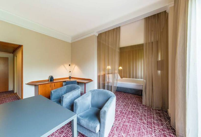 هتل NH Collection Prague