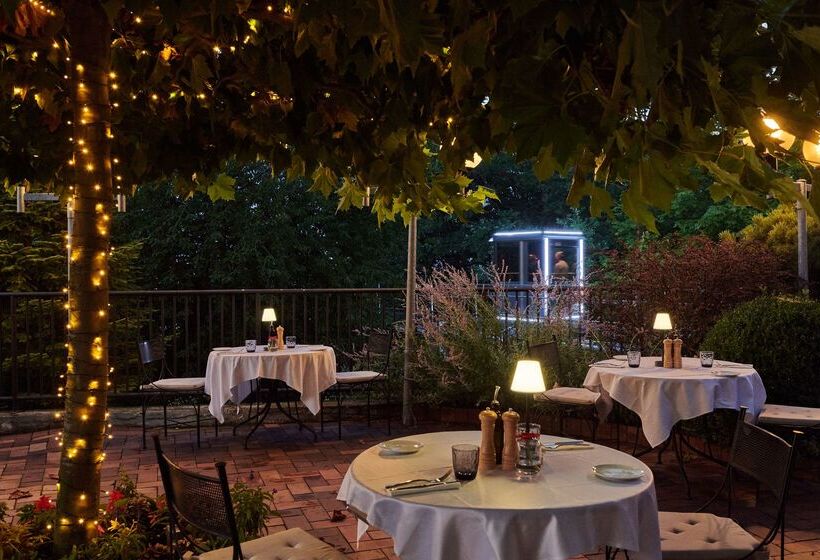 هتل NH Collection Prague