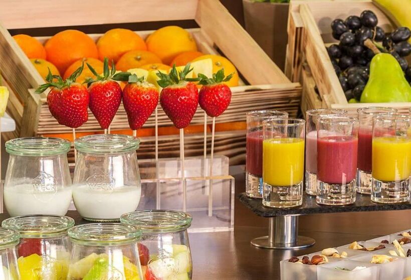 هتل NH Collection Prague