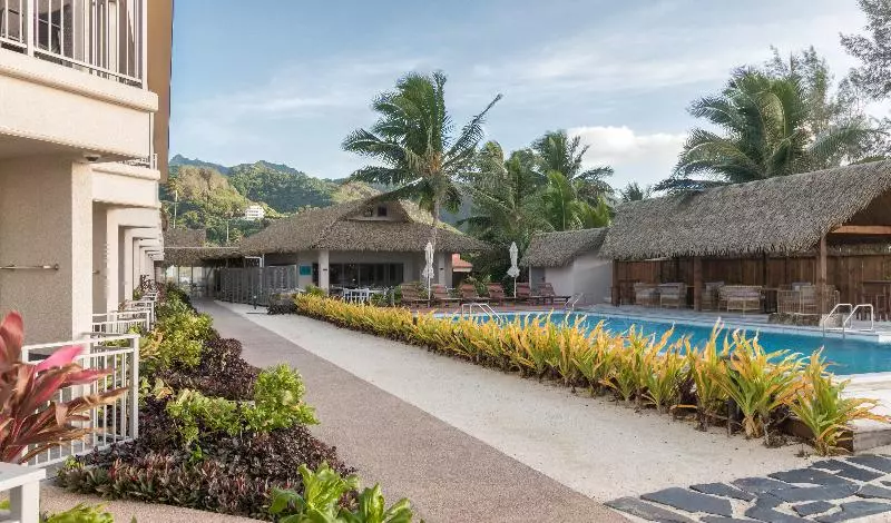 Moana Sands Beachfront Hotel & Villas