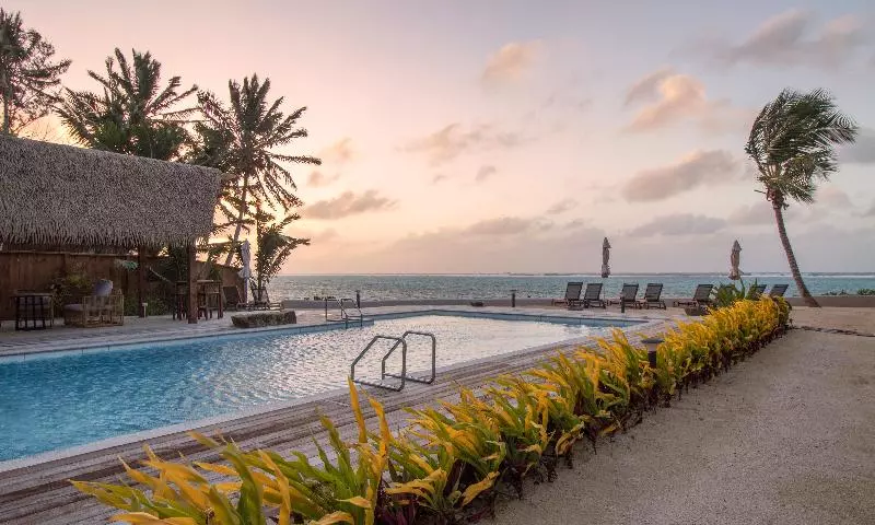 Moana Sands Beachfront Hotel & Villas