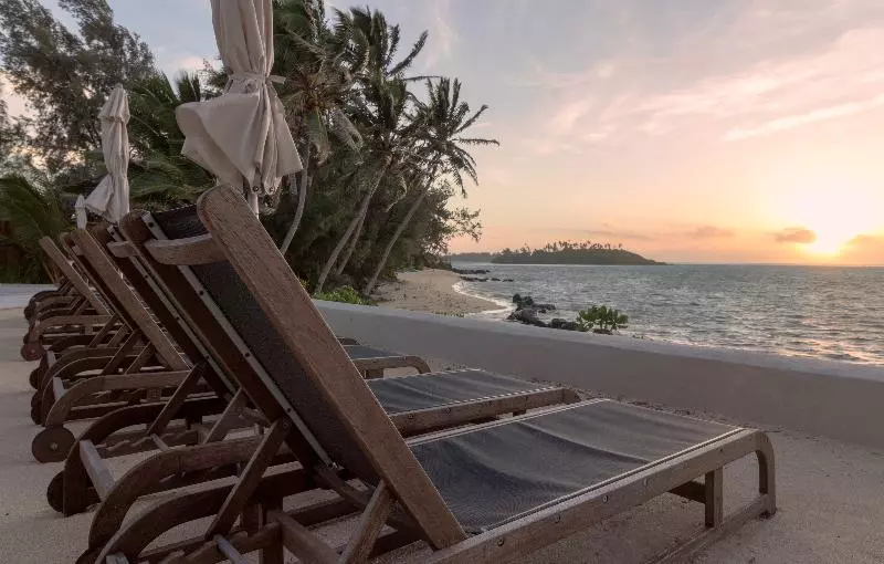 Moana Sands Beachfront Hotel & Villas