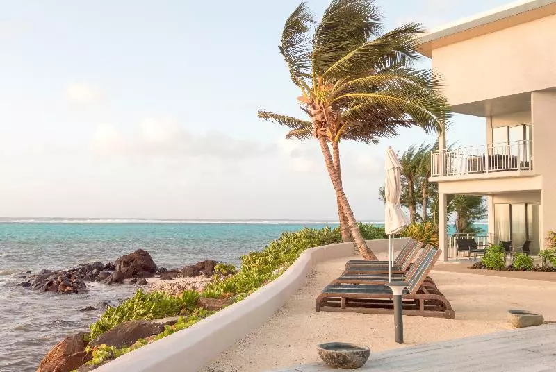 Moana Sands Beachfront Hotel & Villas