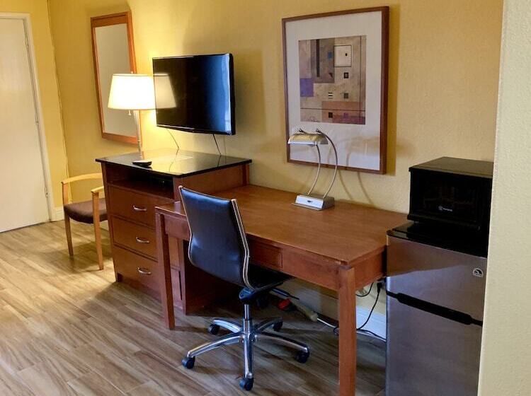 Town & Country Motel