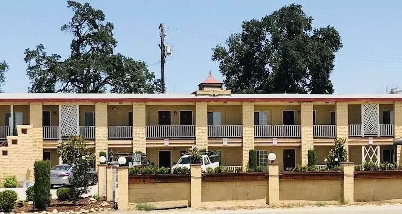 Town & Country Motel