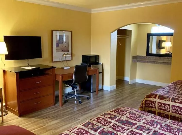 Town & Country Motel