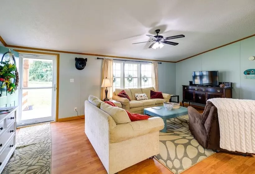 Near Blue Ridge Parkway: Ennice Home W/ Fire Pit