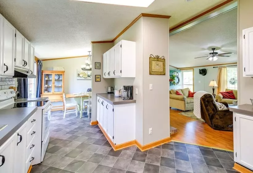 Near Blue Ridge Parkway: Ennice Home W/ Fire Pit