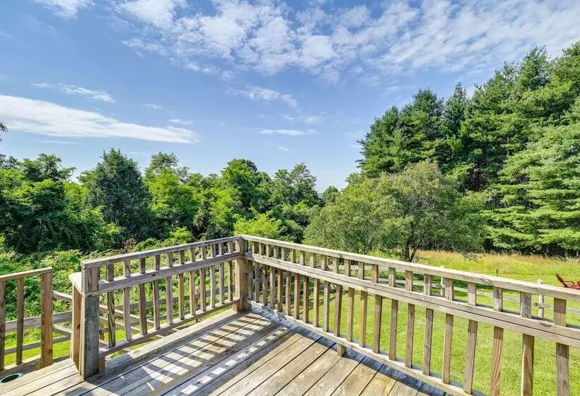 Near Blue Ridge Parkway: Ennice Home W/ Fire Pit
