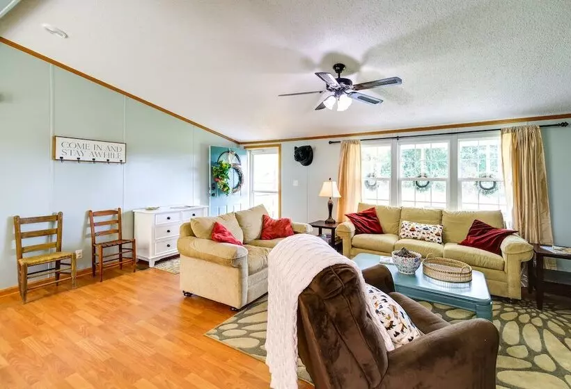 Near Blue Ridge Parkway: Ennice Home W/ Fire Pit