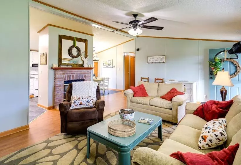 Near Blue Ridge Parkway: Ennice Home W/ Fire Pit