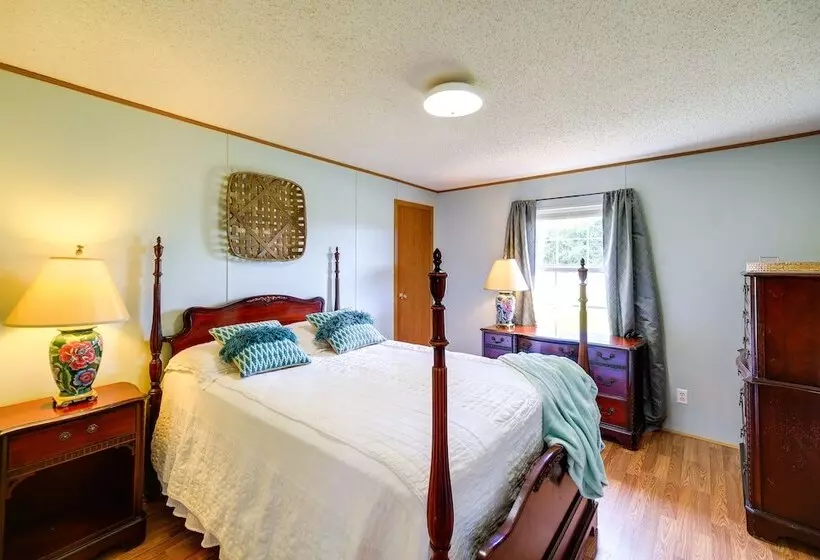 Near Blue Ridge Parkway: Ennice Home W/ Fire Pit