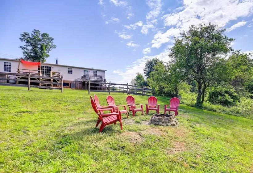 Near Blue Ridge Parkway: Ennice Home W/ Fire Pit