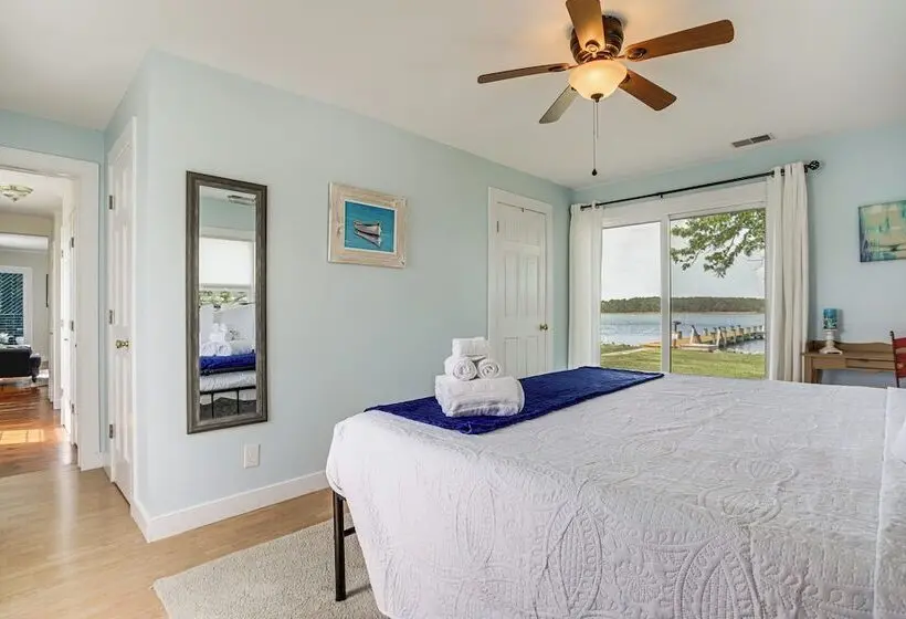 Bay Views & Fire Pit: Taylors Island Retreat