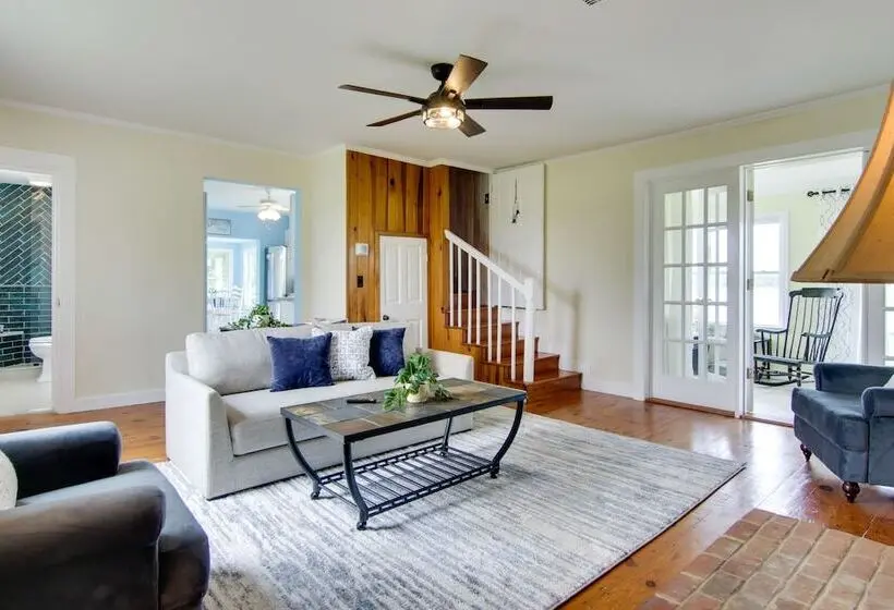 Bay Views & Fire Pit: Taylors Island Retreat