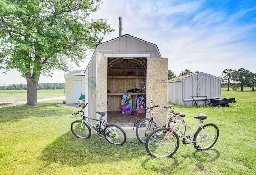 Bay Views & Fire Pit: Taylors Island Retreat