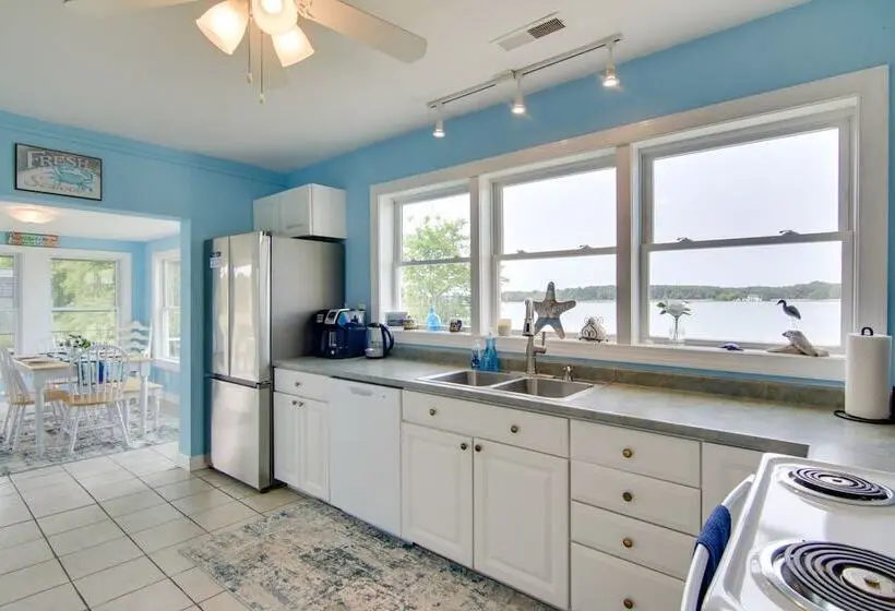 Bay Views & Fire Pit: Taylors Island Retreat