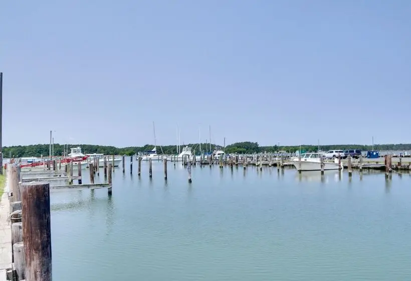 Bay Views & Fire Pit: Taylors Island Retreat