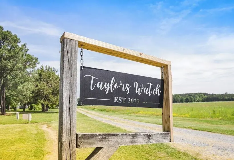 Bay Views & Fire Pit: Taylors Island Retreat