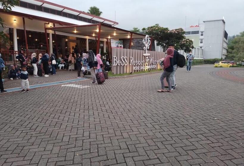 فندق Bess Resort And Waterpark Lawang