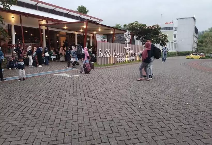Hotelli Bess Resort And Waterpark Lawang