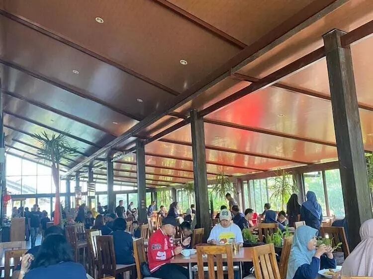 Hotelli Bess Resort And Waterpark Lawang