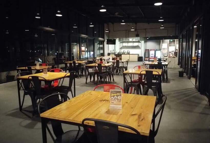 فندق Bess Resort And Waterpark Lawang