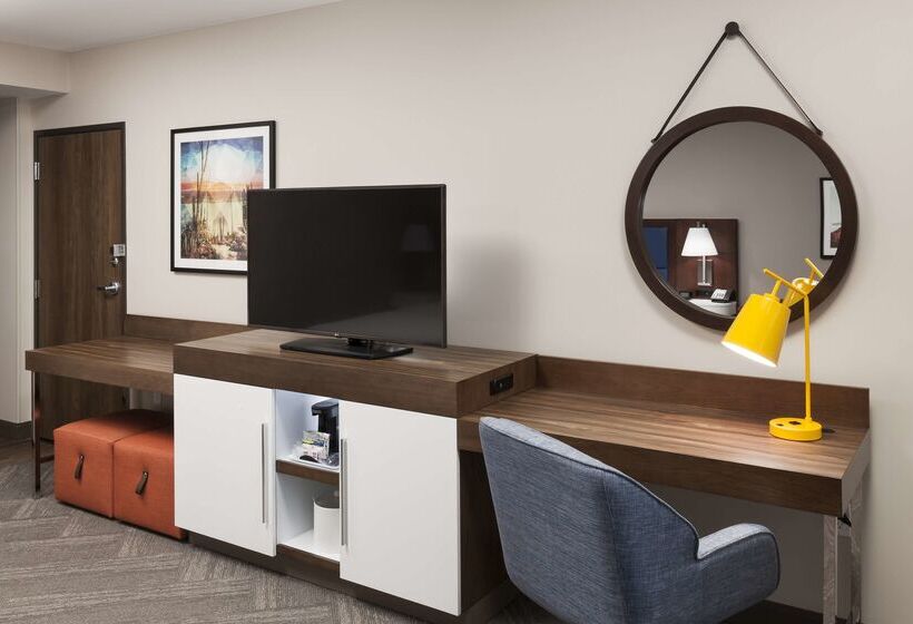 Отель Hampton Inn & Suites Phoenix Downtown