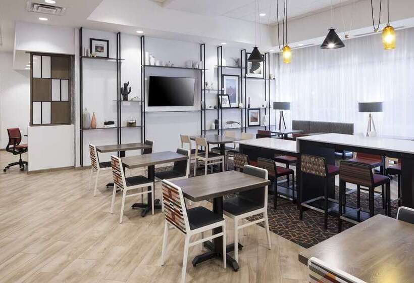 Отель Hampton Inn & Suites Phoenix Downtown