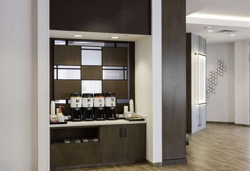 Отель Hampton Inn & Suites Phoenix Downtown