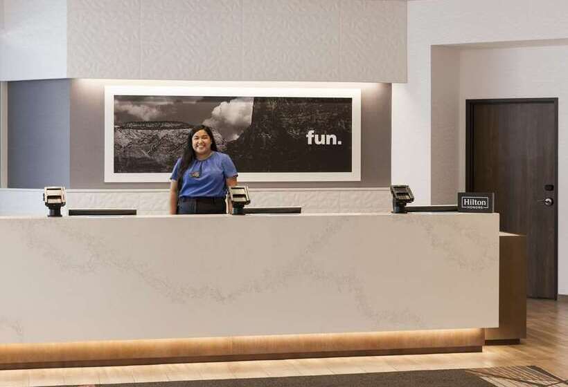 Отель Hampton Inn & Suites Phoenix Downtown