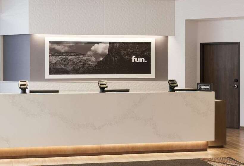 Отель Hampton Inn & Suites Phoenix Downtown
