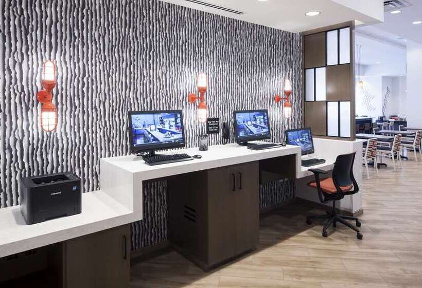 Отель Hampton Inn & Suites Phoenix Downtown