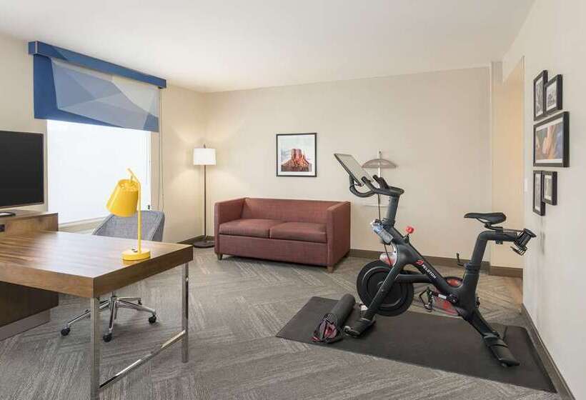 Отель Hampton Inn & Suites Phoenix Downtown
