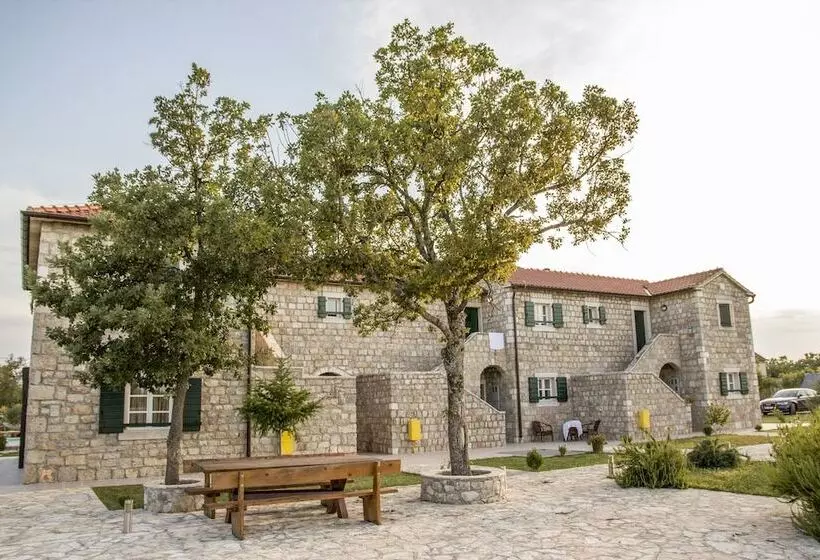 Hotelli Pansion Skelin