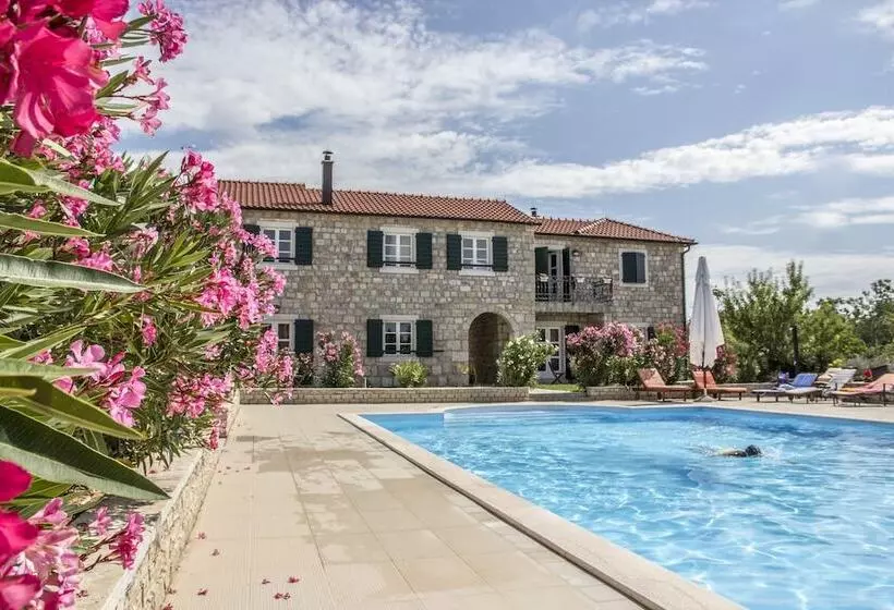 Hotelli Pansion Skelin