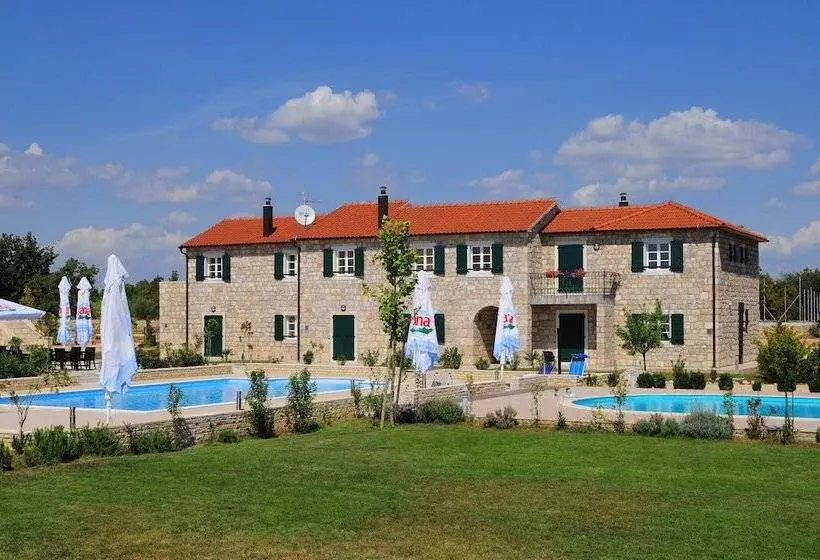 Hotelli Pansion Skelin